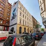 Gold Leaf Apartment In The City Center