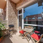 Gold Leaf Apartment In The City Center